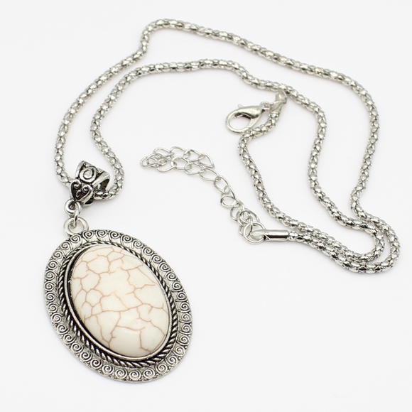 Jewelry - Boho oval stone necklace
